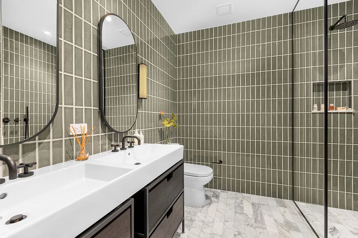 11 Hoyt Street #49C
