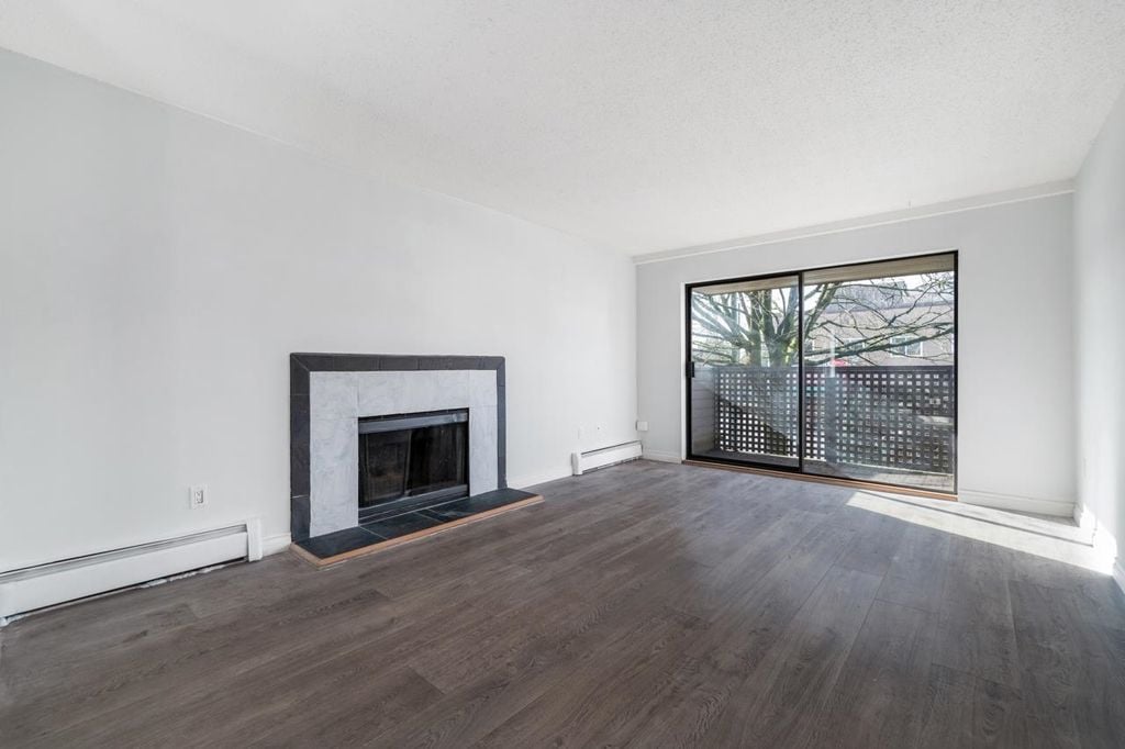 2215 Dundas St, #207