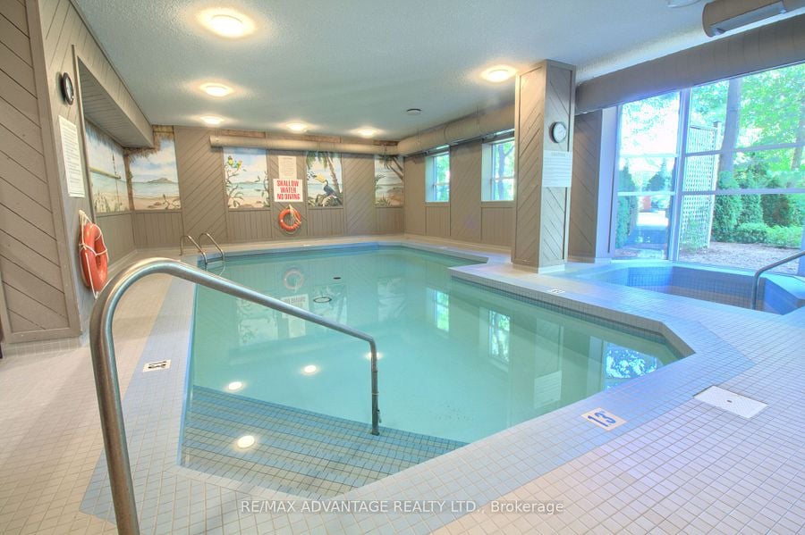 beautiful 2 bedroom 2 bath Condo in downtown London