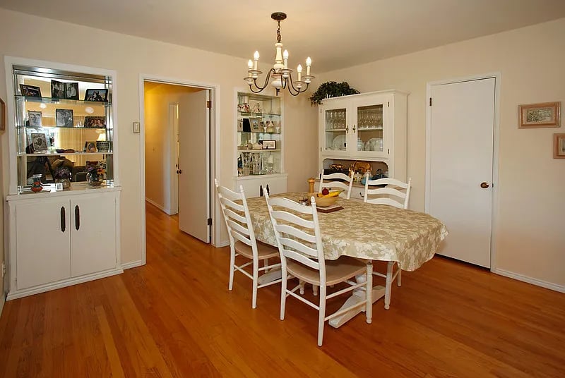 22 W Constance Ave