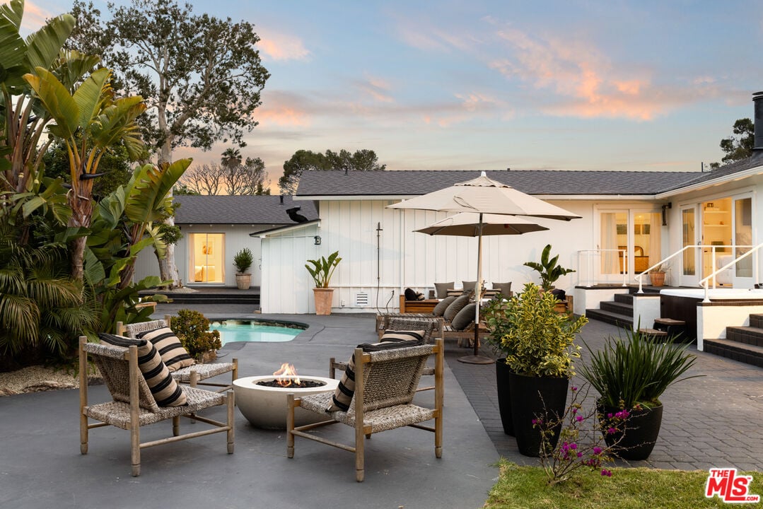 Echelon Pavilion, Grayfox St, 90265