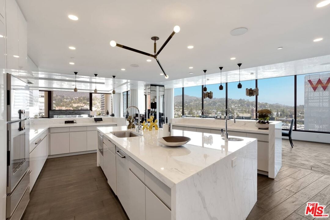 6250 Hollywood Blvd, #15A/B