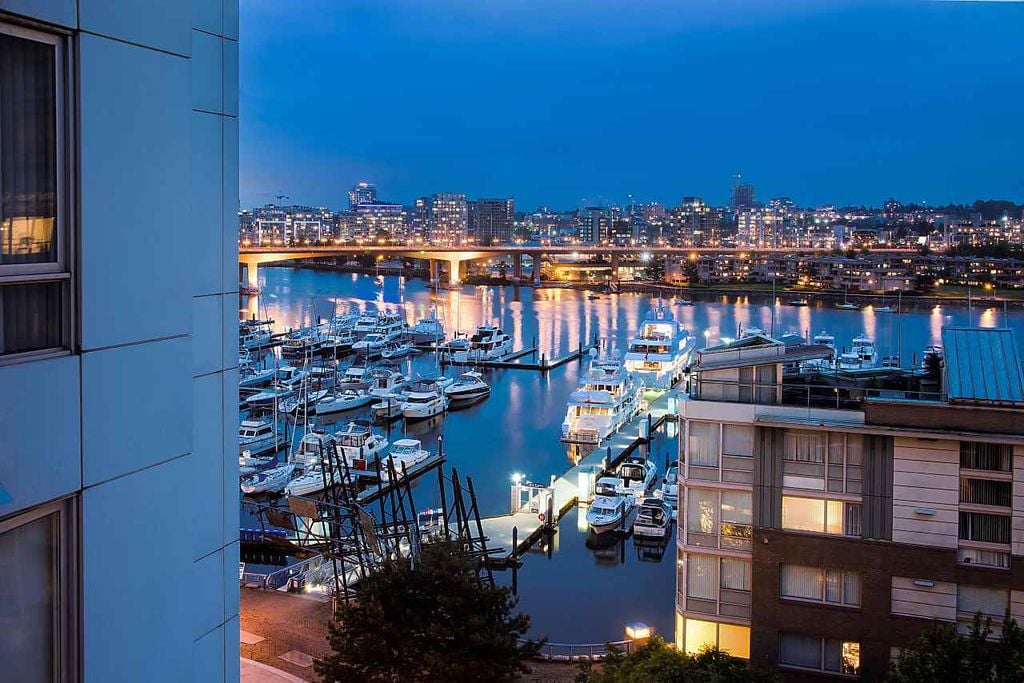 1201 Marinaside Cres, #1006