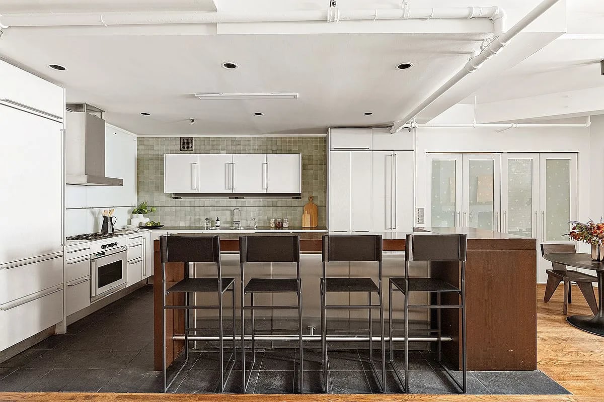 214 W 17th St APT 4B