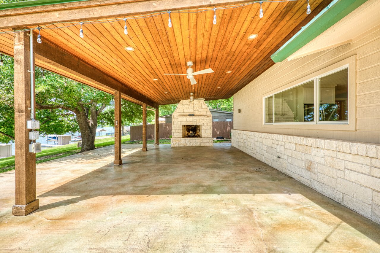 1704 Bluebonnet Lane