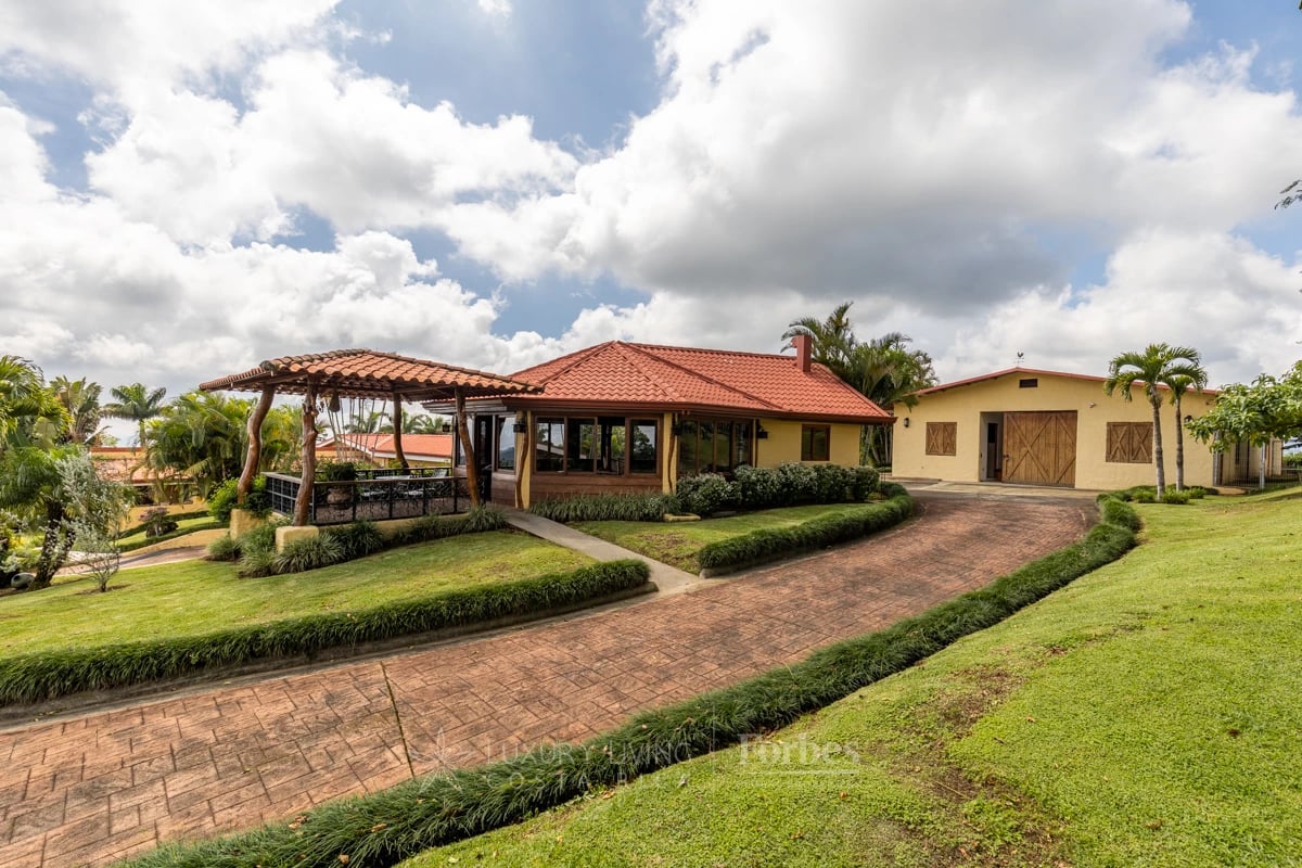 20089 - Luxurious Coffee Estate for Sale in the Mountains of Alajuela