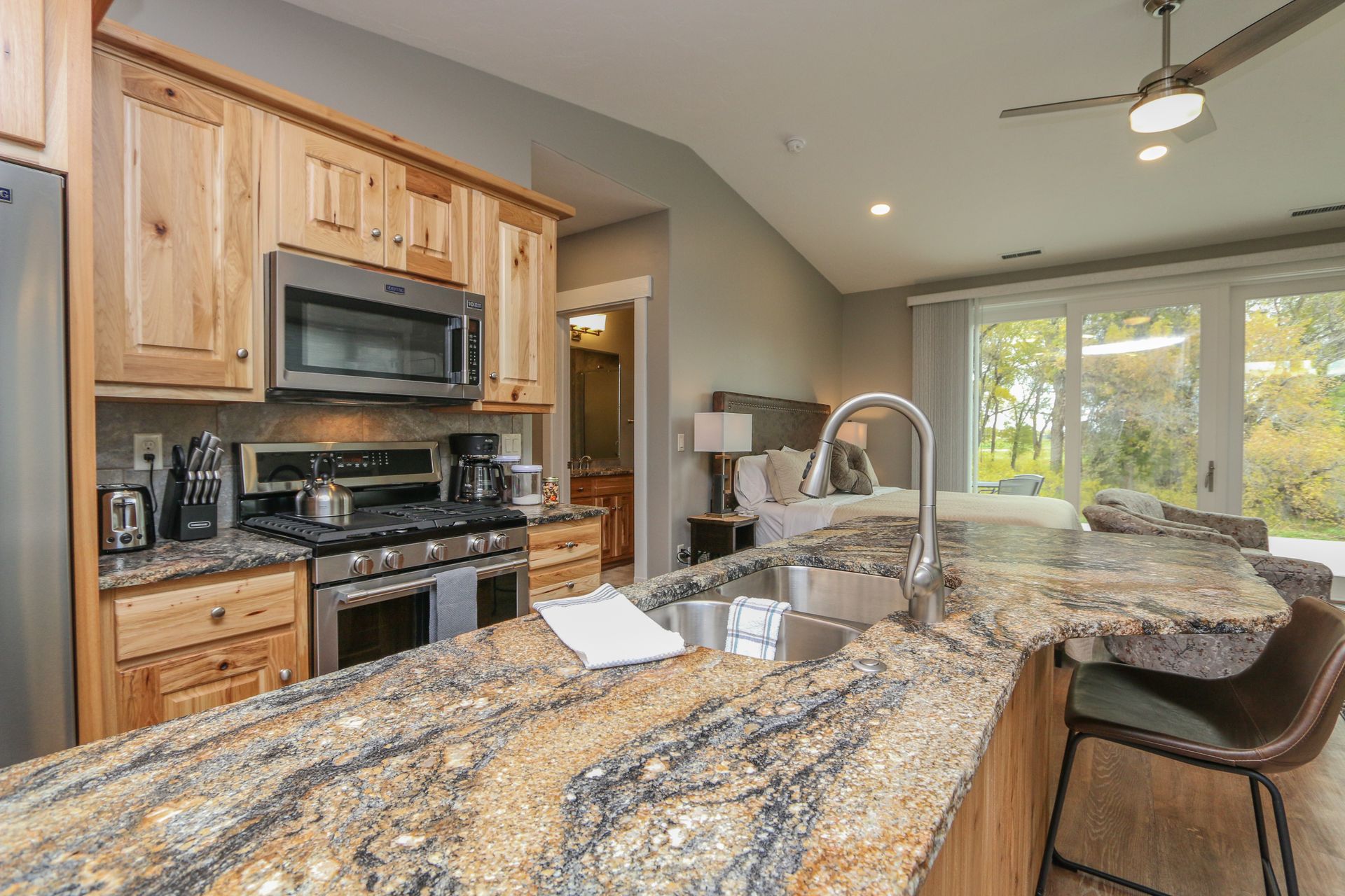 15 Creekside Ln