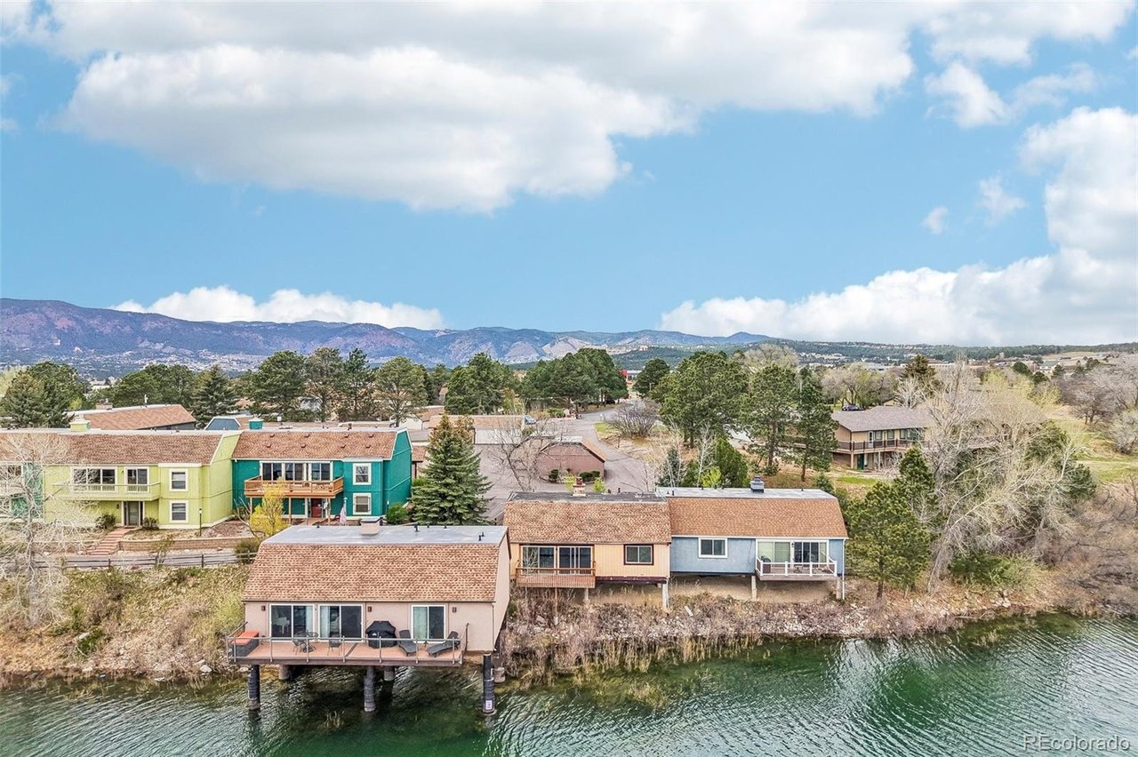 Lake Woodmoor Investor Special – Rare 1-Bed Lakeside Townhome with Huge Upside