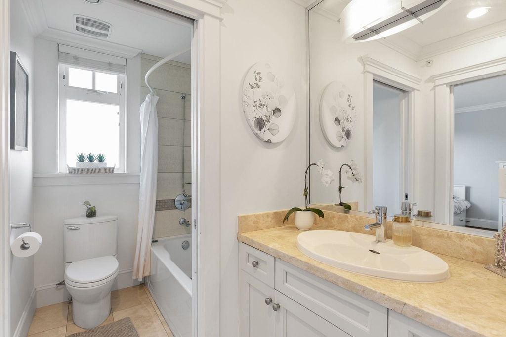1251 Marine Dr