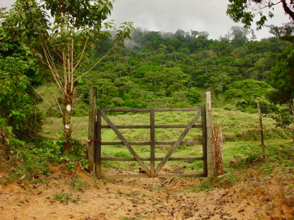 Los Cerritos Farm – 6.4 Acres of Ocean & Mountain Serenity