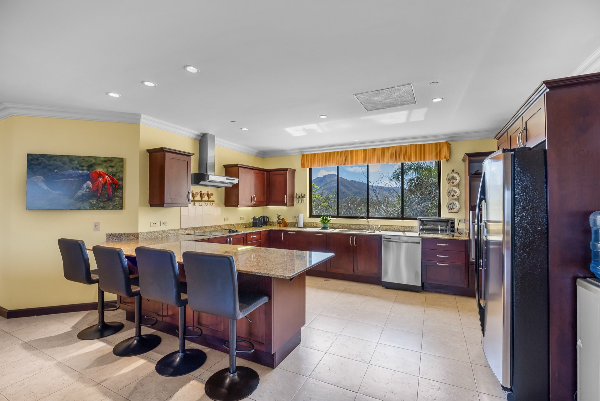 Malinche 321B: Spacious 3BR Condo with Stunning Pacific Views