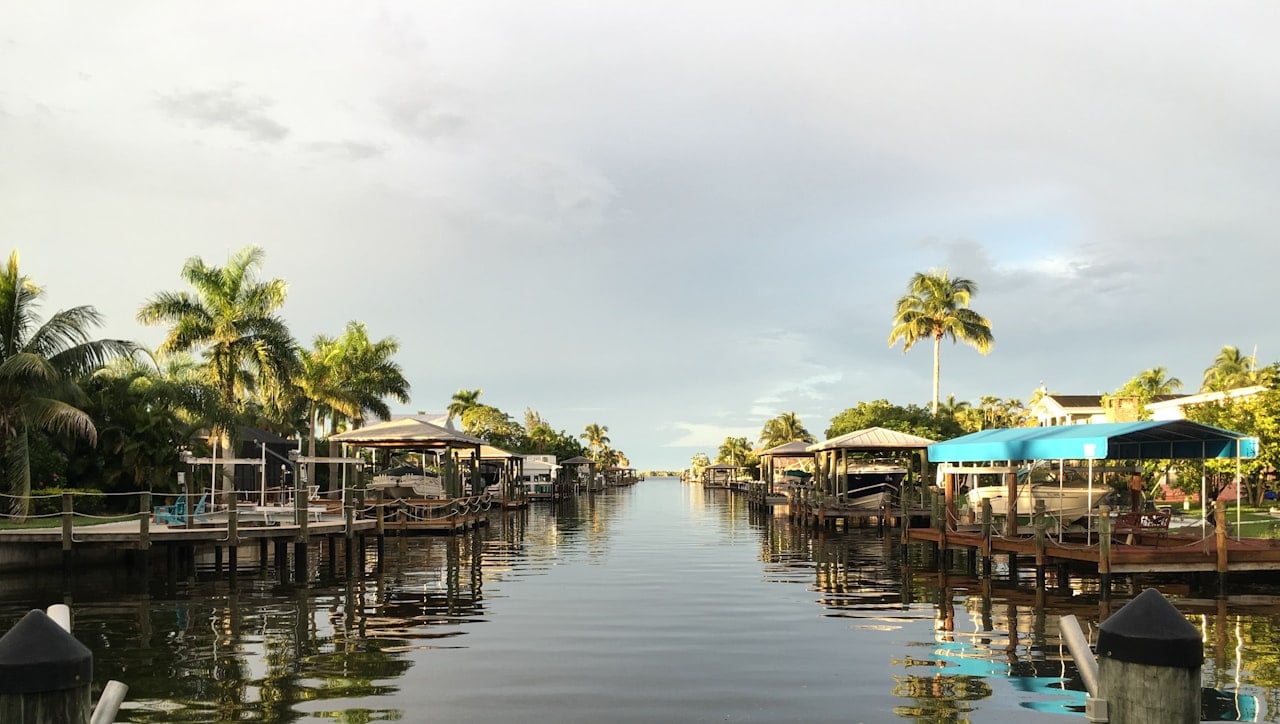 Peaceful view of St. Cloud Florida featuring family homes, open green spaces, and lakeside community living