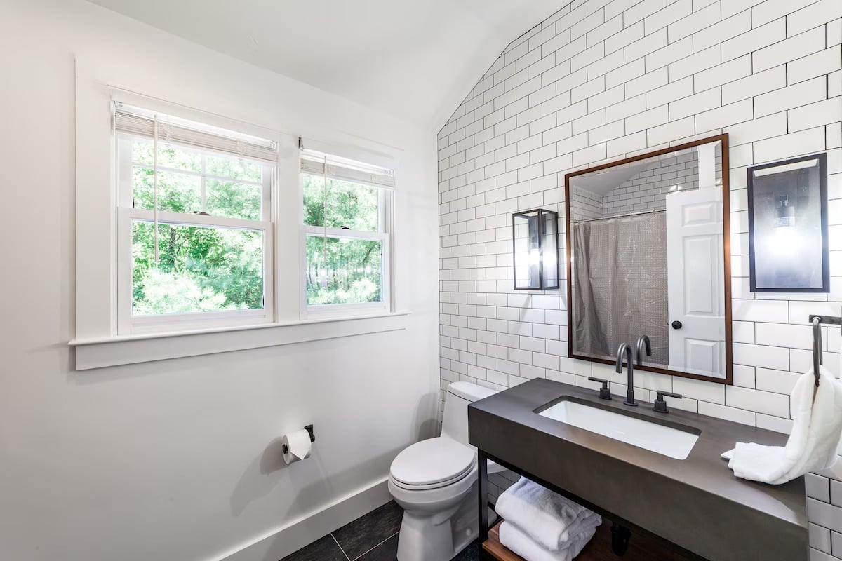 Luxury 5 Bedroom Katama Estate With Pool & Hot Tub