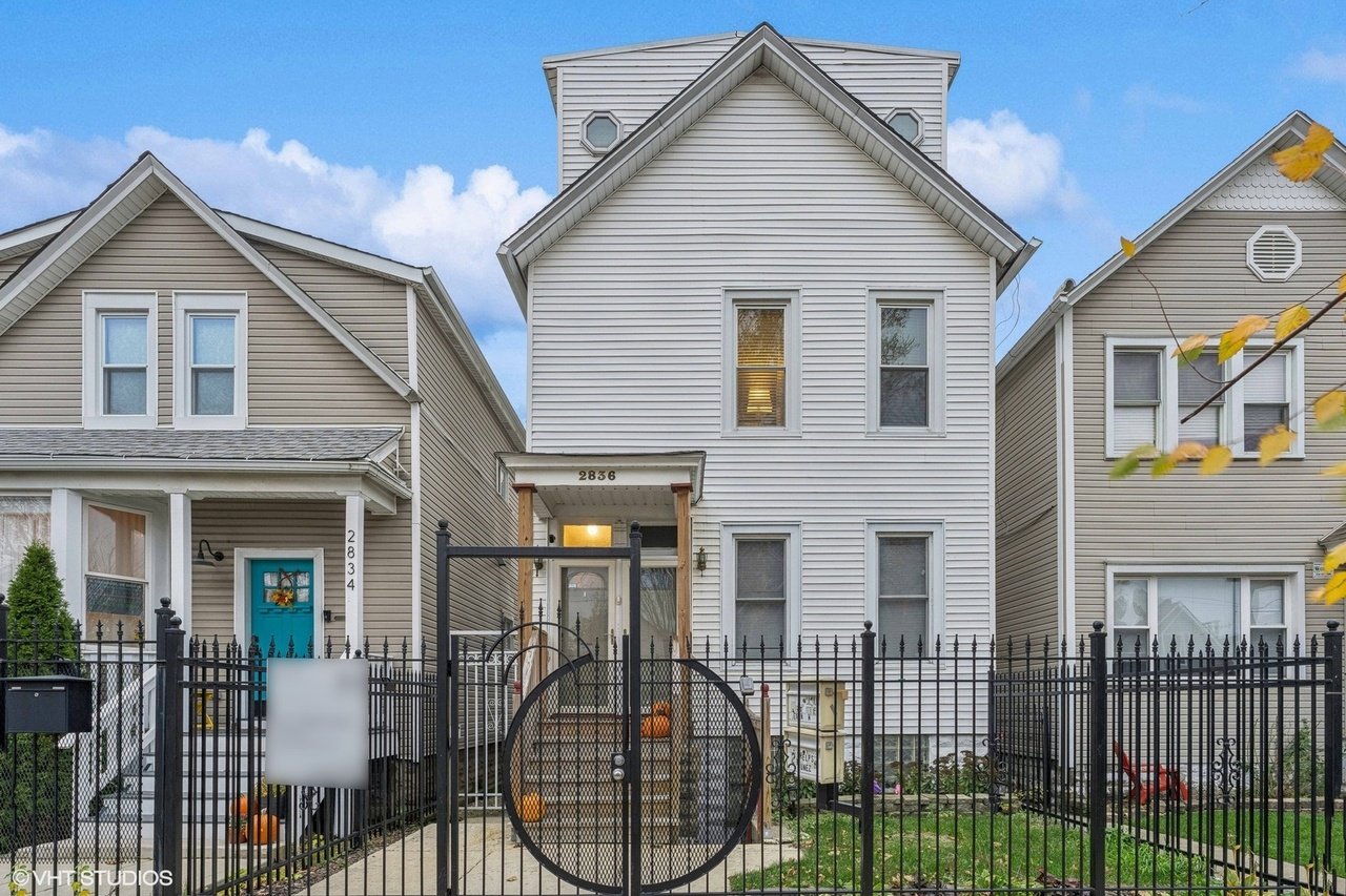 2836 N Maplewood AVE