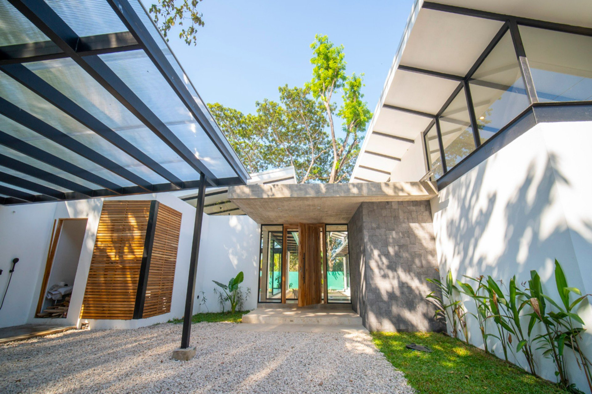 Casa Cenizaro | Elegant 4-Bed Tropical Retreat with Pool in Surfside, Potrero