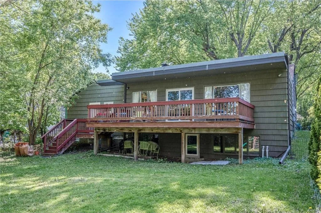 156 Lakeview Ave