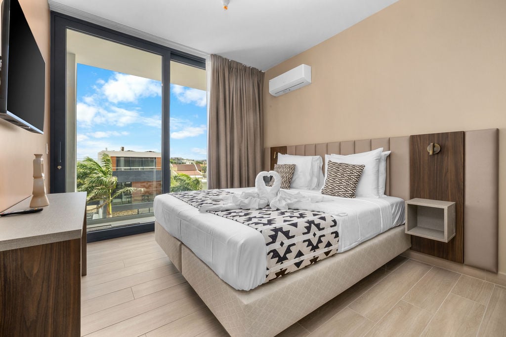 Arashi Boutique Condominiums 