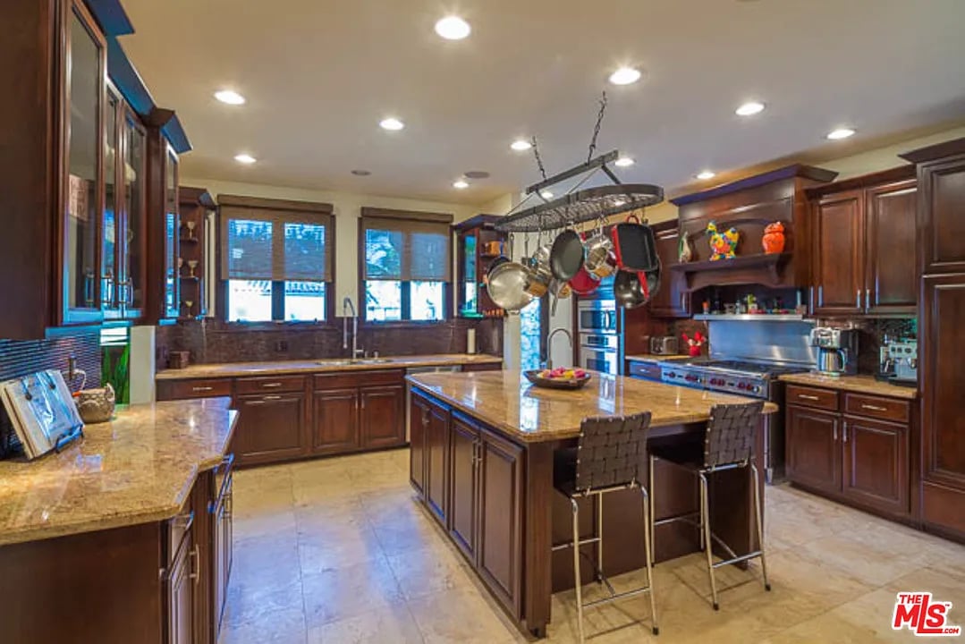 800 S Highland Ave