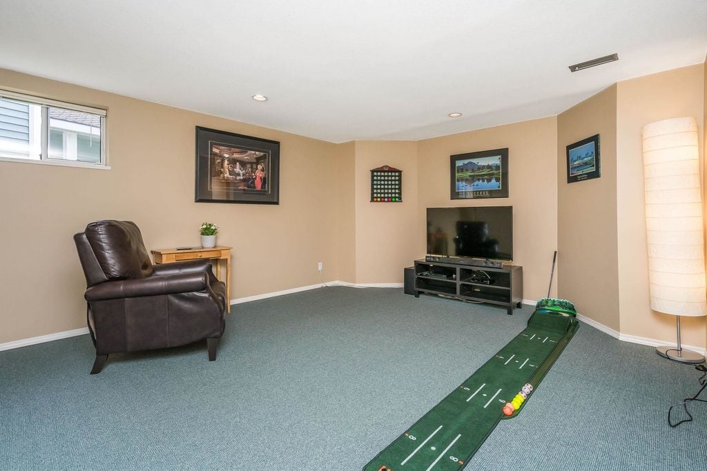 24 Ravine Dr