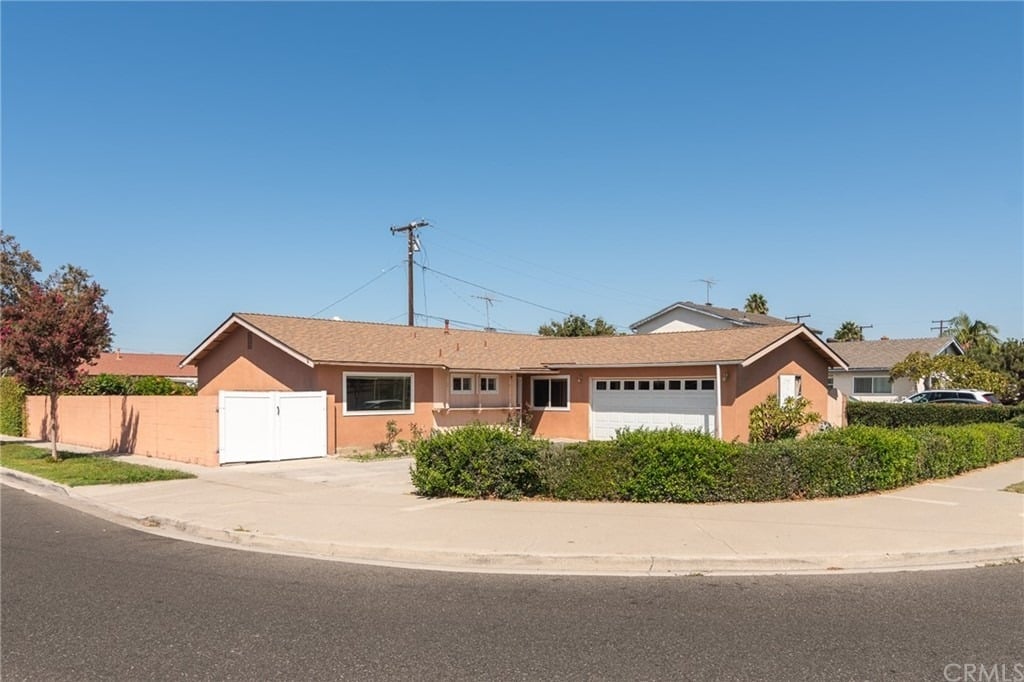 15841 Las Solanas St