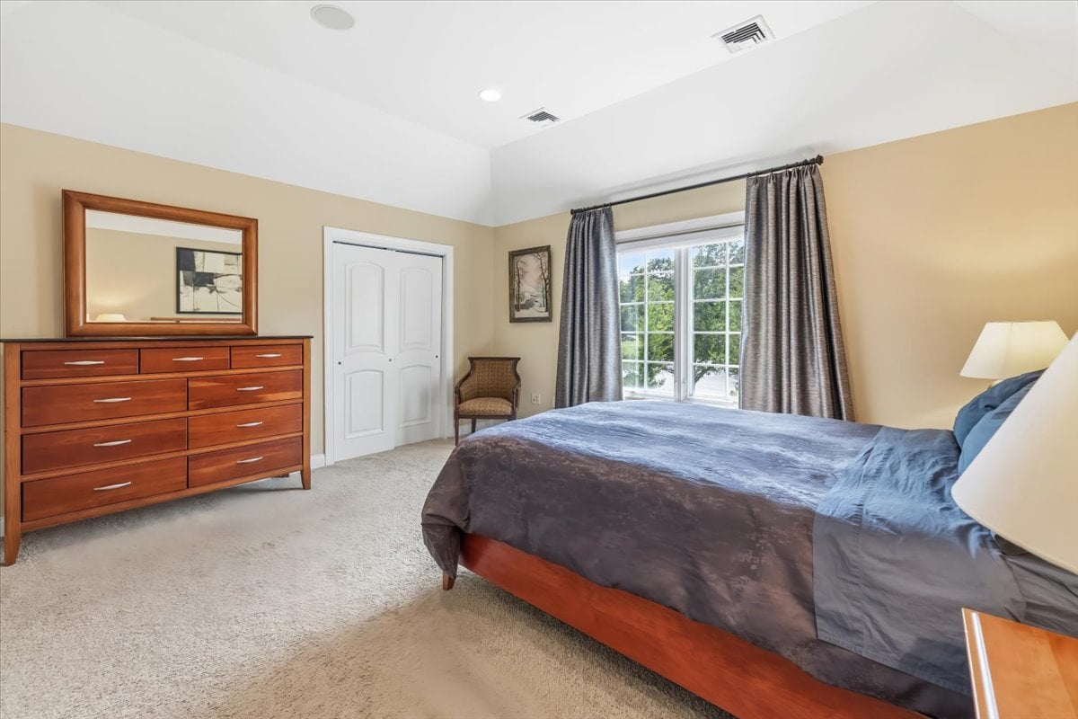 4 Centennial Ct, Totowa, NJ