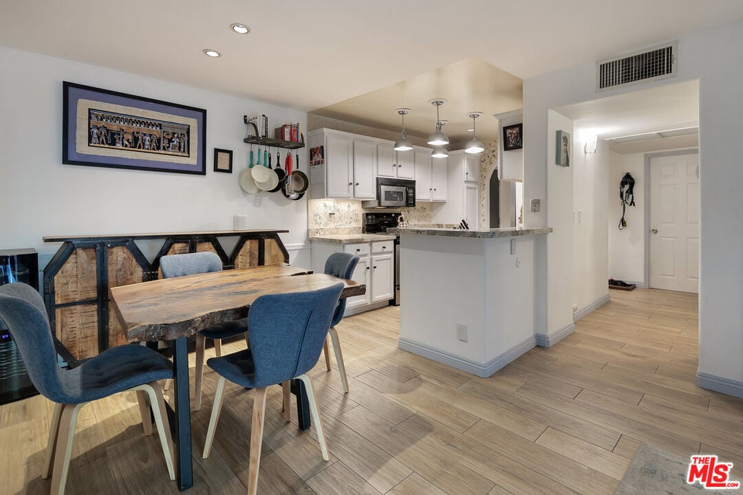 8535 W West Knoll Dr, #103