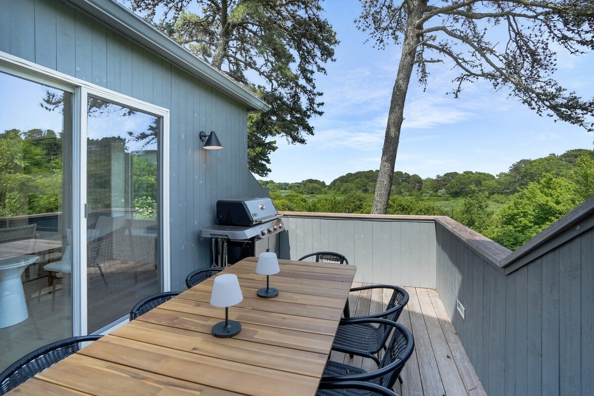 Oak Bluffs Renovated Retreat