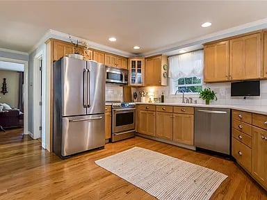 109 Massasoit Ave