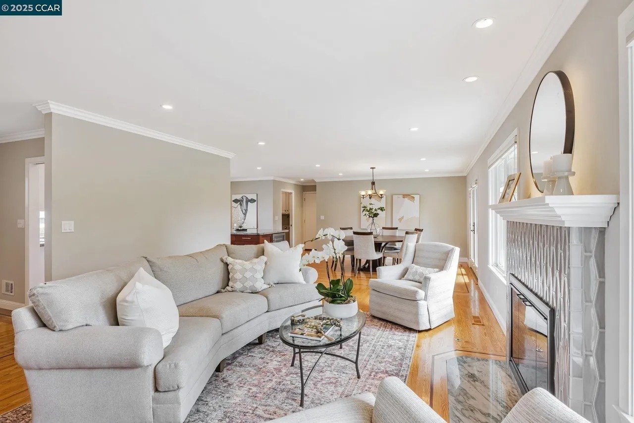 372 Birchwood Dr