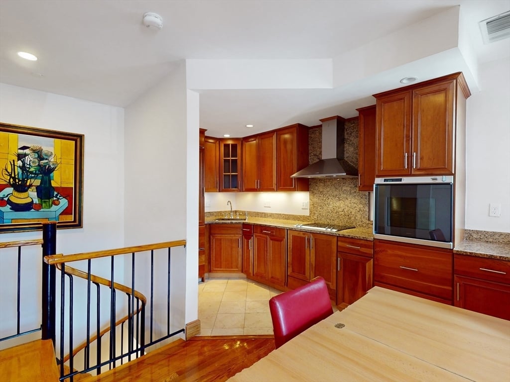 108 Gainsborough St #107W