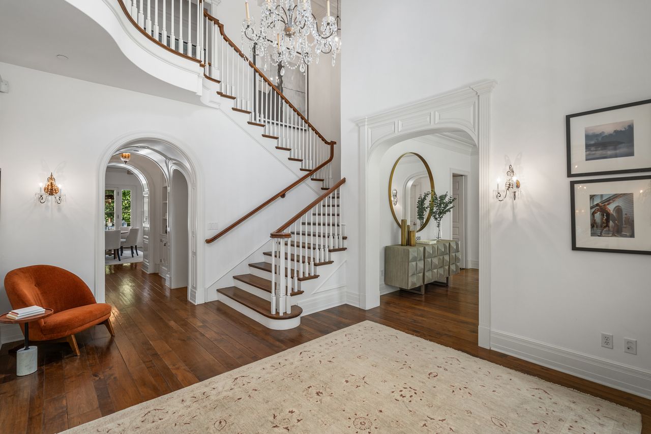 English Country Manor In Toluca Lake