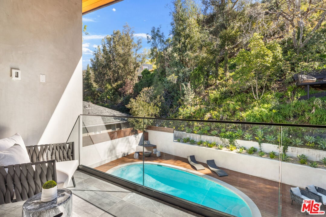 2220 Coldwater Canyon Dr