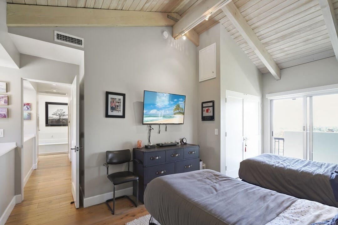 Solis Vista, Serra Rd, 90265