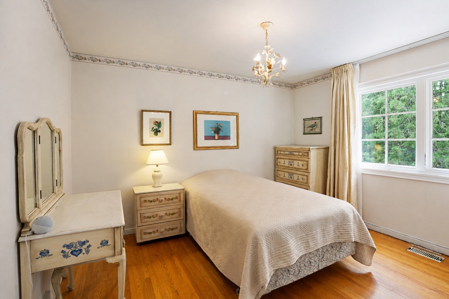 5052 Lakeshore Road, Burlington