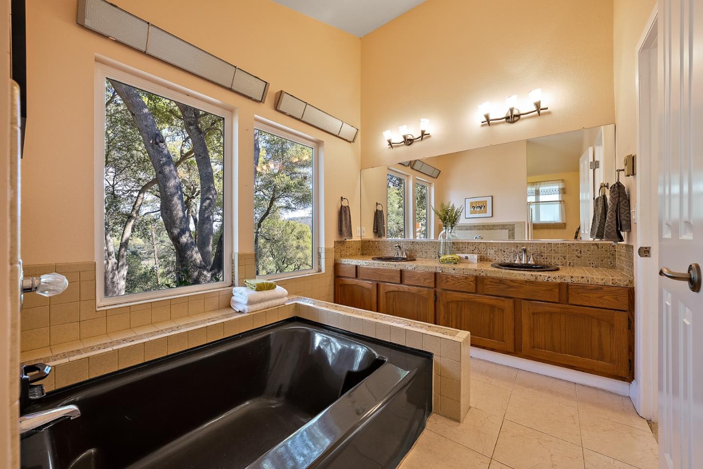 18260 Lakeview Ct Los Gatos, CA 95033