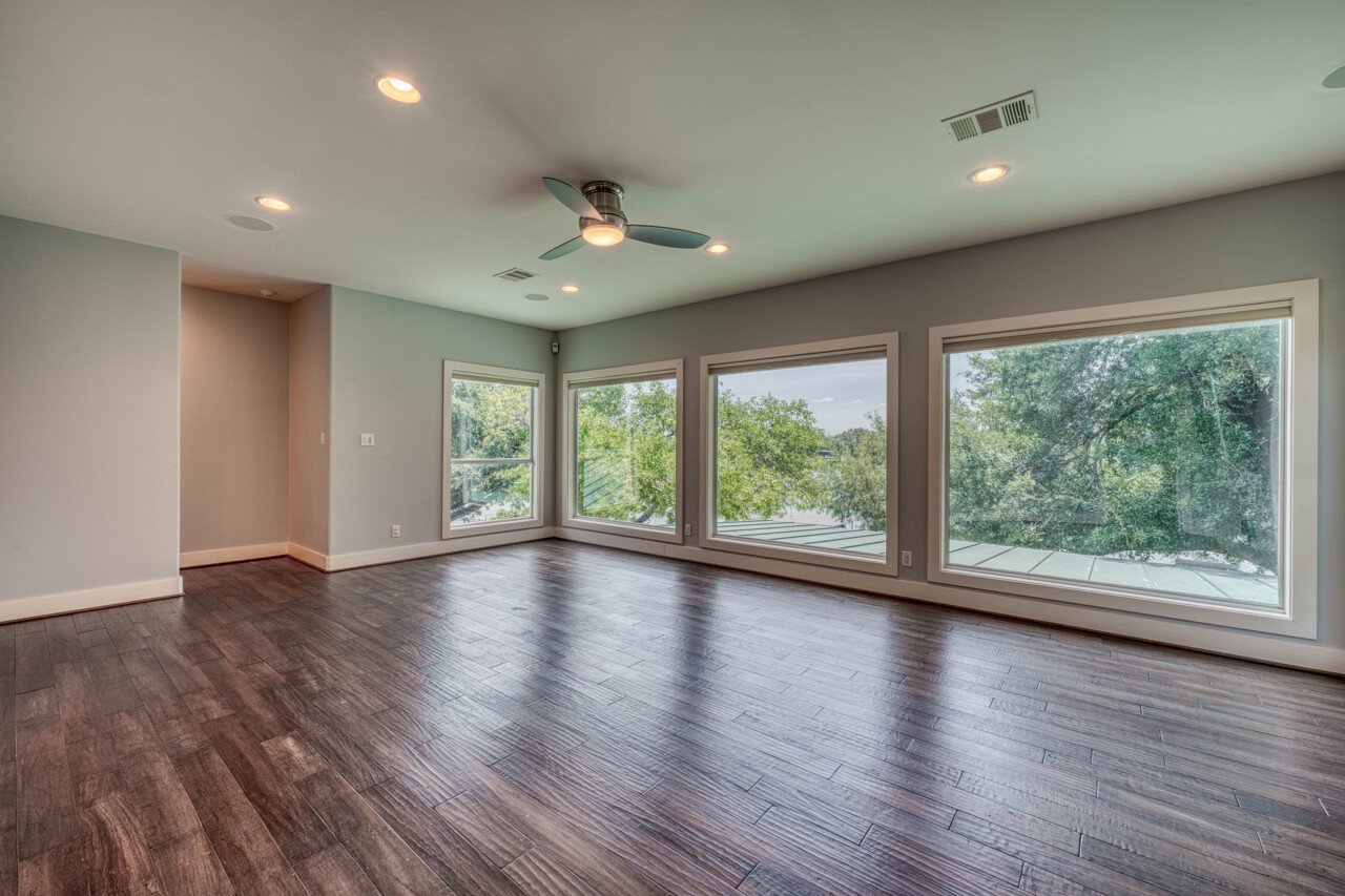 1704 Bluebonnet Lane