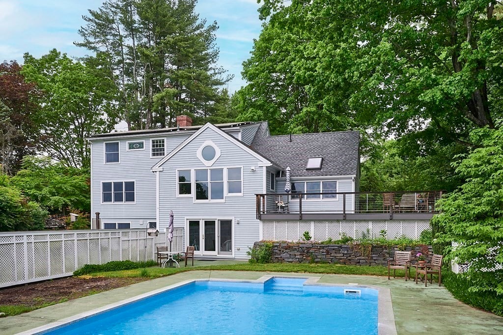 585 Station Rd