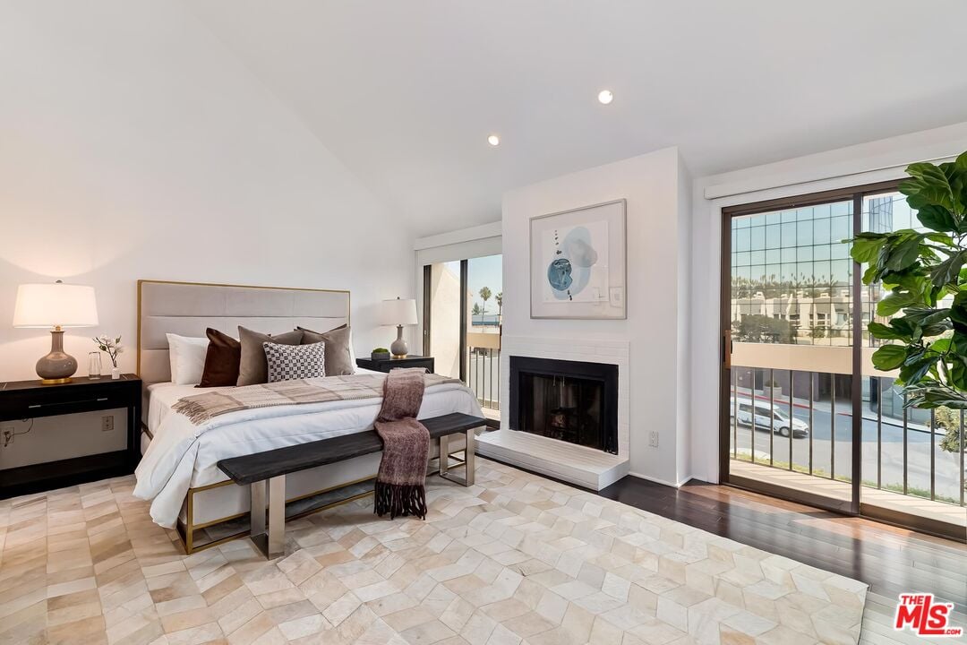 1131 20th St Unit: 2