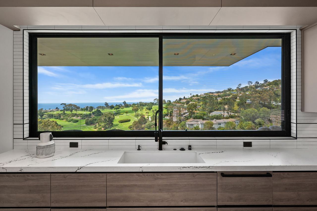 6627 Muirlands Dr, La Jolla, CA 92037