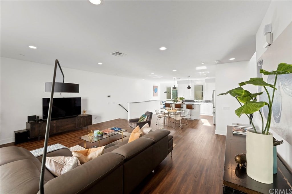 118 S Avenue 50, Unit 203