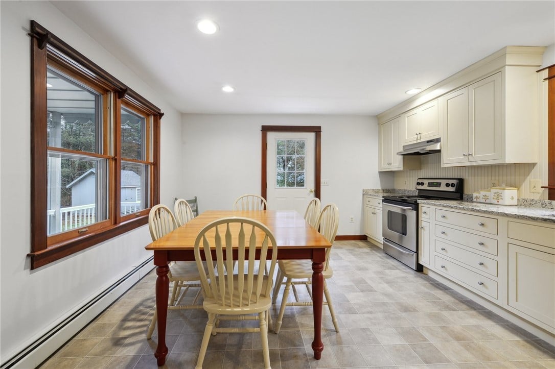 12 Tall Pines Dr