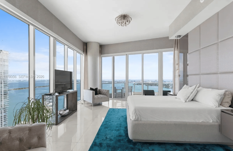 LUXURY IN THE MIAMI SKY