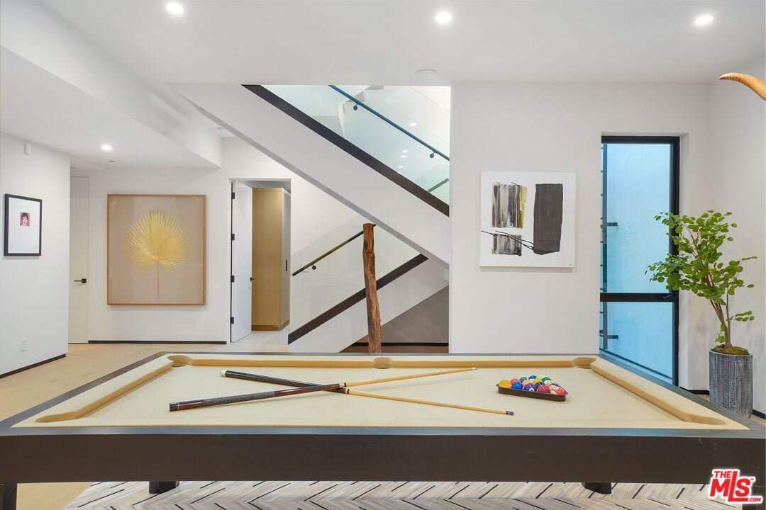 Windmere Crest, Dorrington Ave, 90048