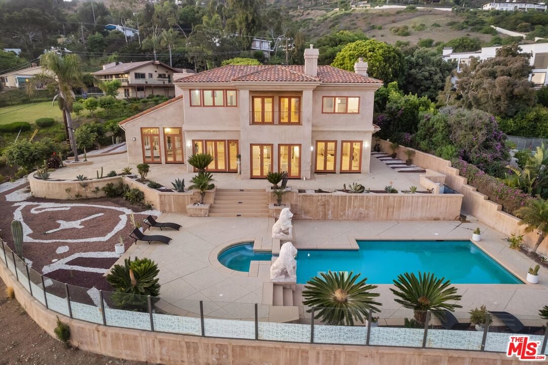 Puesta Del Sol St, 90265