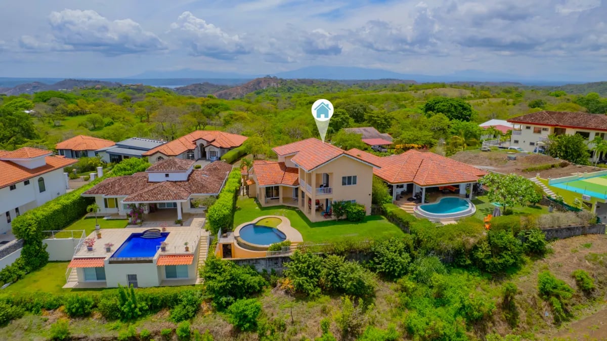 Ocean View Home in Altos del Cacique