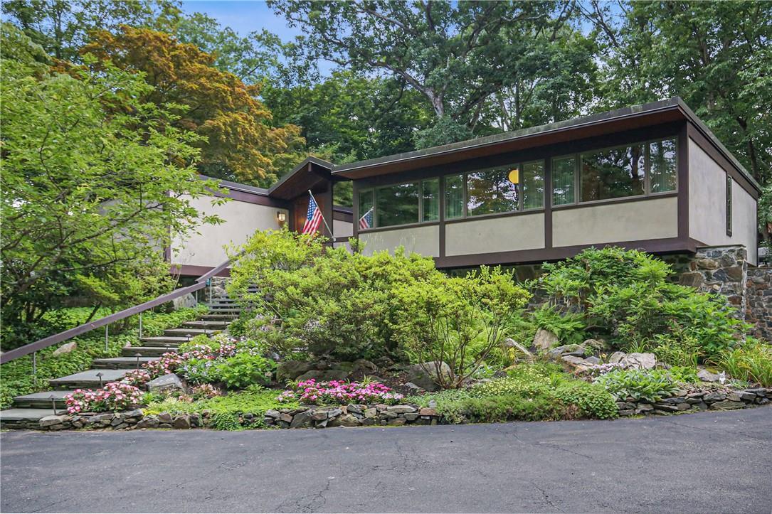 670 Long Hill Rd W