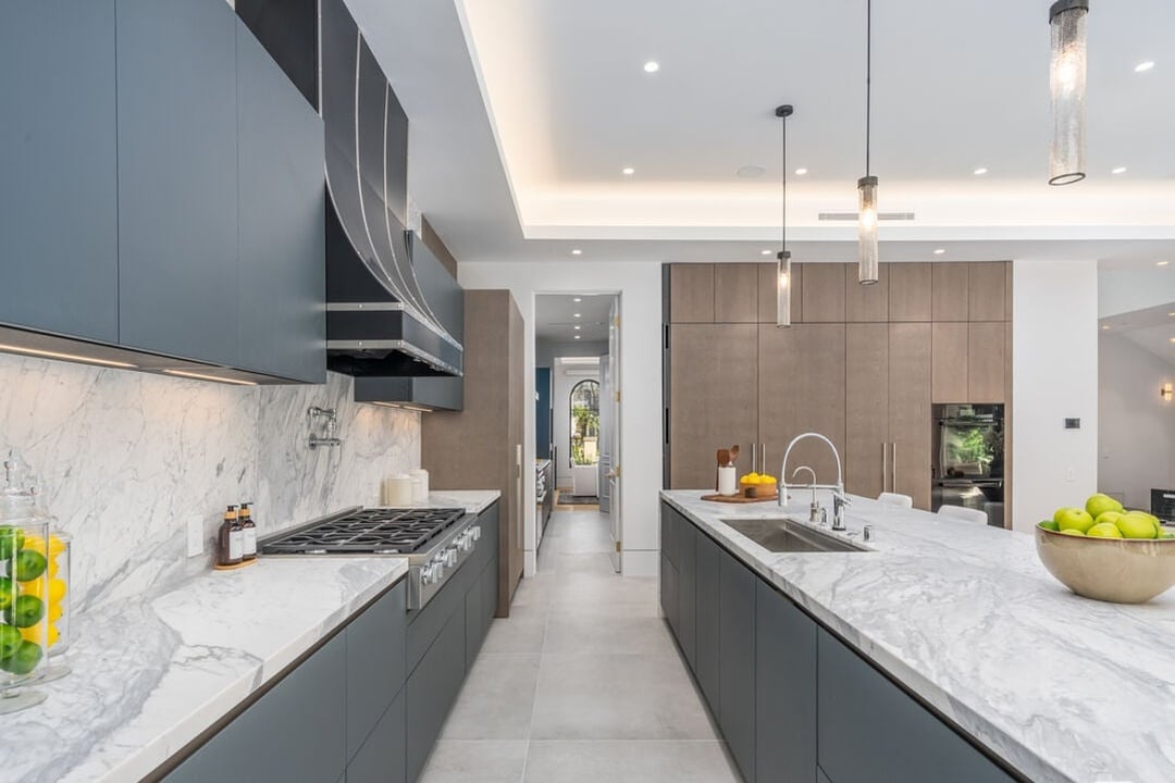 Silverreach Pavilion, N Hillcrest Rd, 90210