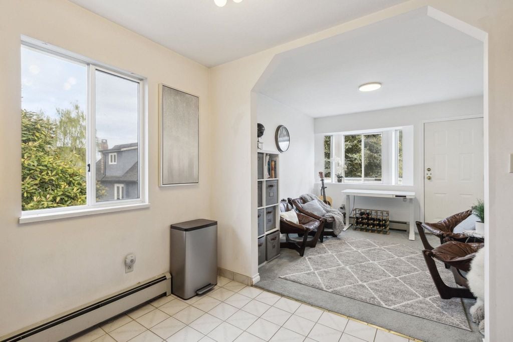 21 E King Edward Ave