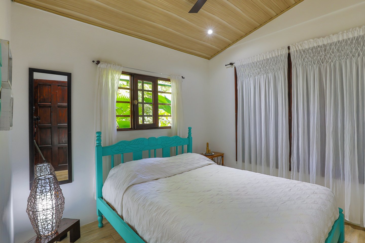 SUCCESSFUL BOUTIQUE HOTEL WITH OWNER’S HOME BY THE BEACH IN UVITA