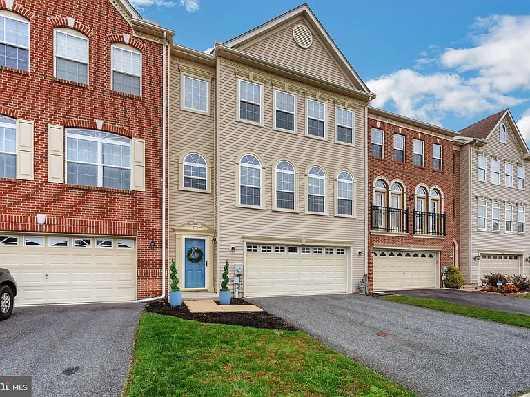5 Sycamore Ln